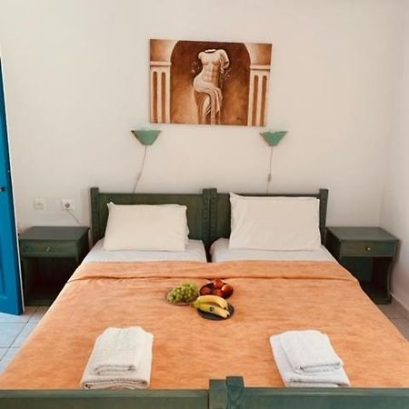 Manousos Rooms Adamantas  Bagian luar foto