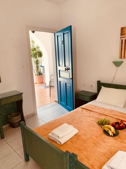 Manousos Rooms Adamantas  Bagian luar foto