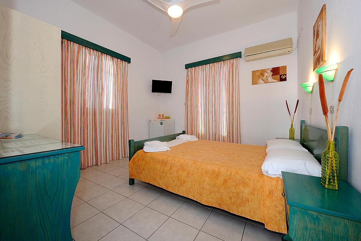 Manousos Rooms Adamantas  Bagian luar foto